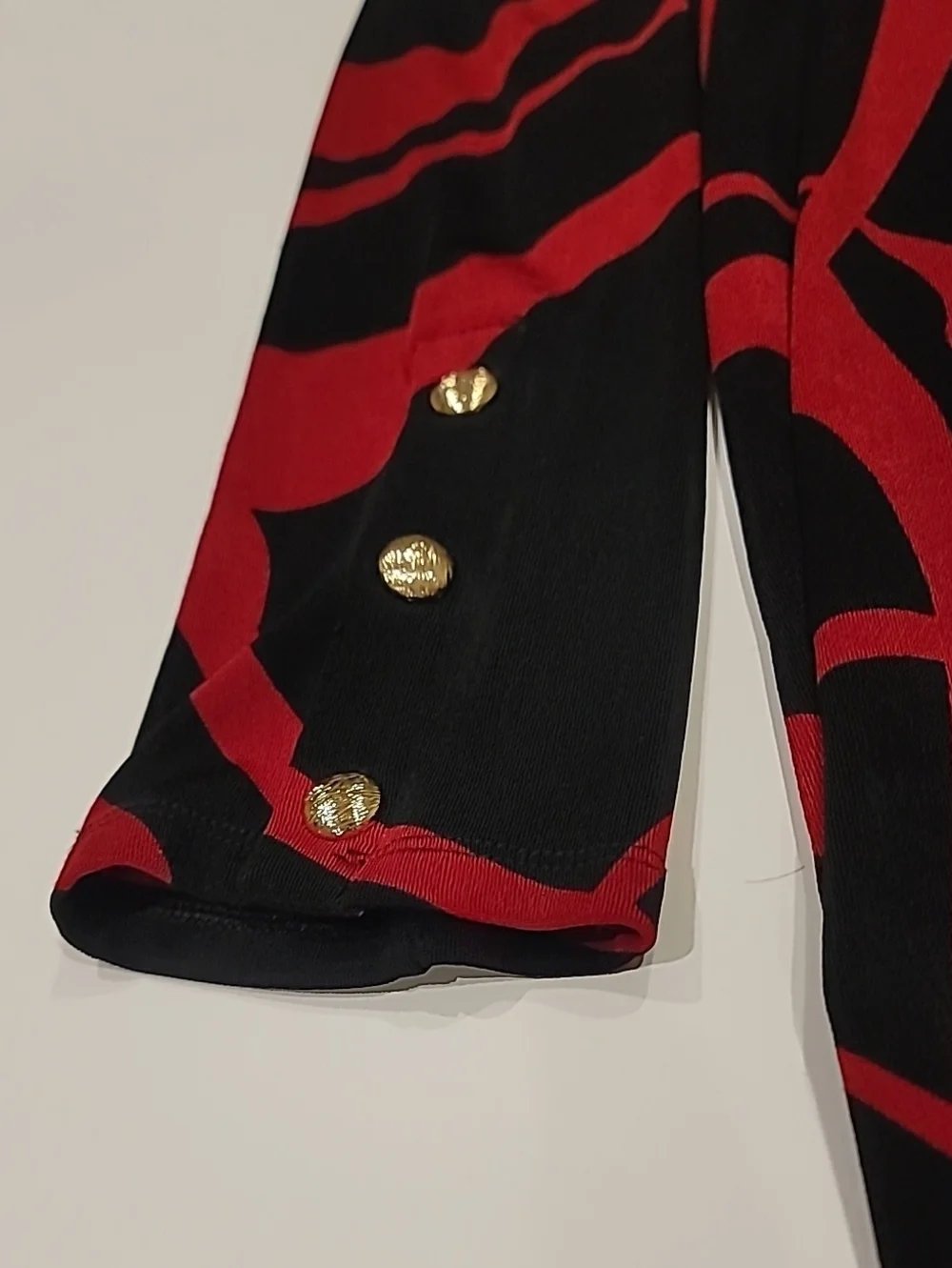 Chico's Black Top with Bold Red Abstract Print XL - Picture 5 of 11